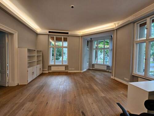 Büro mit Erker im EG - 