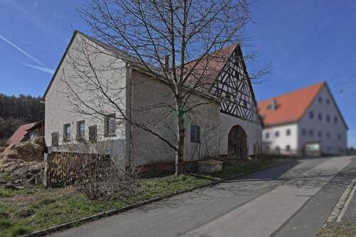 Ansicht - 9 Zimmer Bauernhaus, Landhaus zum Kaufen in Etzelwang