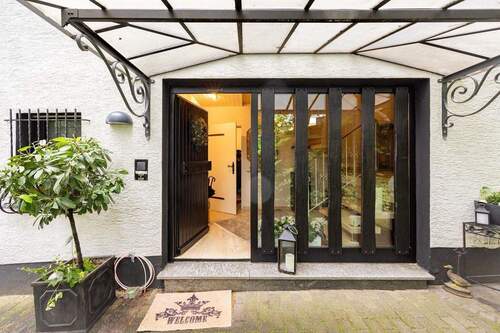 Hauseingang - 7 Zimmer Einfamilienhaus in Halver