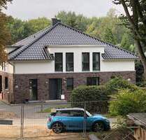 Direkt vom Bauunternehmen ! Südlage ! Doppelhaushälfte in begehrter Lage in HH-Sasel. - Hamburg