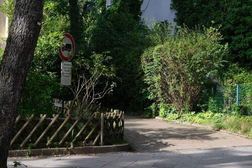 Zufahrt - 2 Zimmer Etagenwohnung in Berlin