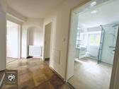Flur_EG - Mehrfamilienhaus, Wohnhaus mit 260,00 m&sup2; in Gars am Inn zum Kaufen