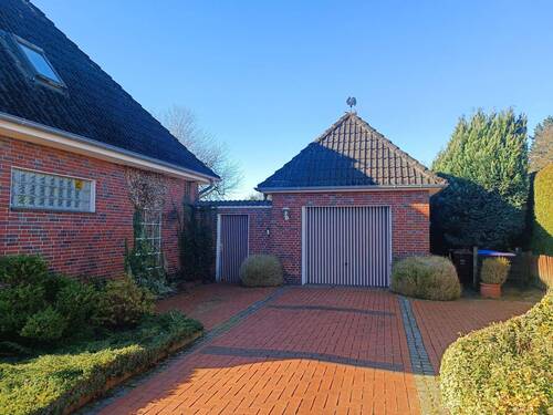 Hof / Garage - 5 Zimmer Einfamilienhaus in Zetel