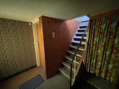 Haupthaus Treppe im Anbau hinten - 