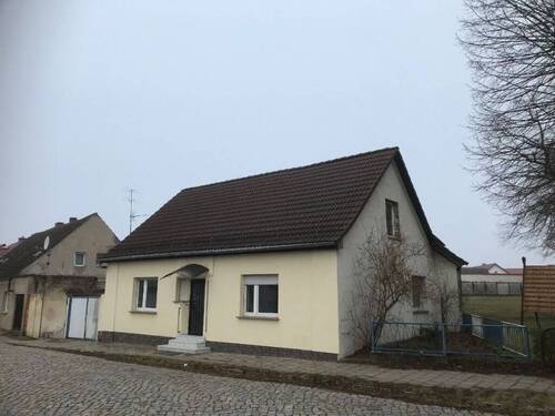 Straßenansicht Wohnhaus - Teilsaniert mit Ausbaureserve und Nebengelass