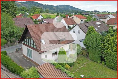 Luftbild - Glücklich leben im eigenen Haus!