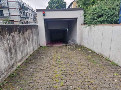Ein-Ausfahrt Tiefgarage - 