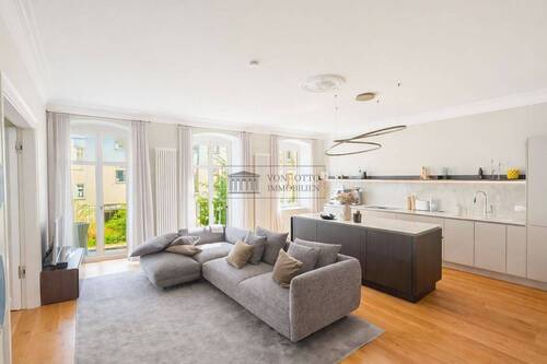 Gemütliches Wohnzimmer - 4 Zimmer Etagenwohnung in Berlin