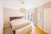 Geräumiges Schlafzimmer mit Balkon - 