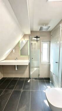 Badezimmer mit Dusche - 