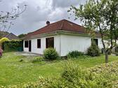 Die Terrasse ist ein idyllischer Entspannungsplatz im Grünen - Einfamilienhaus mit 108,20 m&sup2; in Wilhelmshaven zum Kaufen