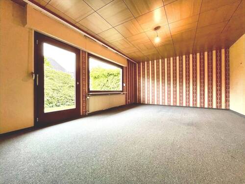 Große Fenster erweitern das Wohnzimmer zur Terrasse - 