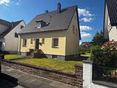 Straßenansicht - 6 Zimmer Mehrfamilienhaus, Wohnhaus zum Kaufen in Lage
