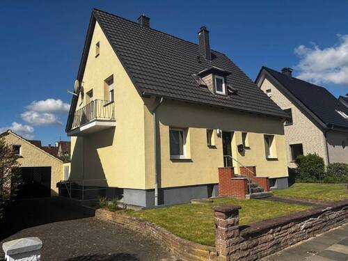 Straßenansicht 2 - 6 Zimmer Mehrfamilienhaus, Wohnhaus in Lage
