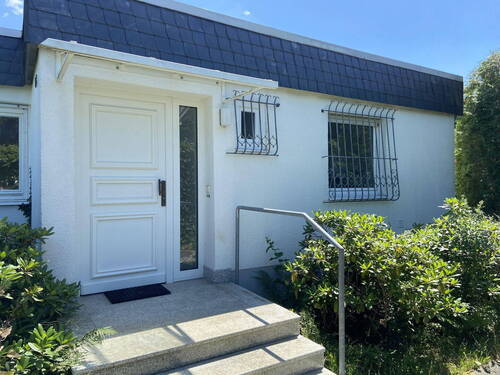 Hauseingang - Provisionsfrei: Bad Homburg - Bungalow in ruhiger Lage mit großem Garten