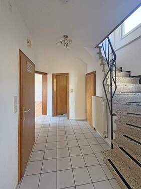 Flur und Treppenhaus - 