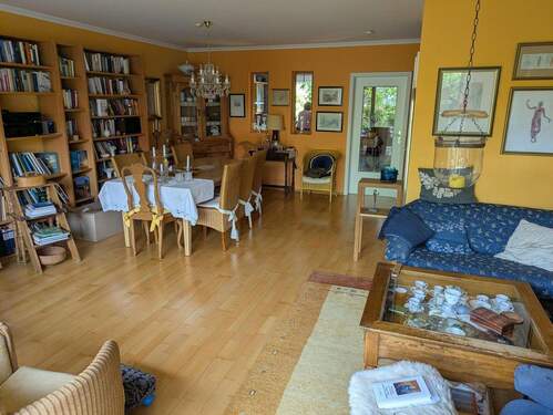 Wohnzimmer mit Esstisch - 