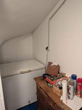 Platz unter der Treppe - 