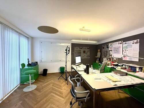 Bürofläche mit großer Fensterfläche - 