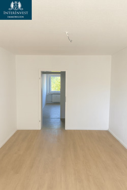 Wohnzimmer zum Flur - Etagenwohnung mit 44,70 m&sup2; in Magdeburg zur Miete