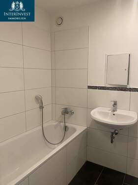 Badezimmer mit Wanne - 