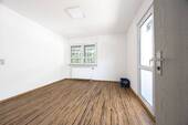 Helles Arbeits- oder Kinderzimmer - 