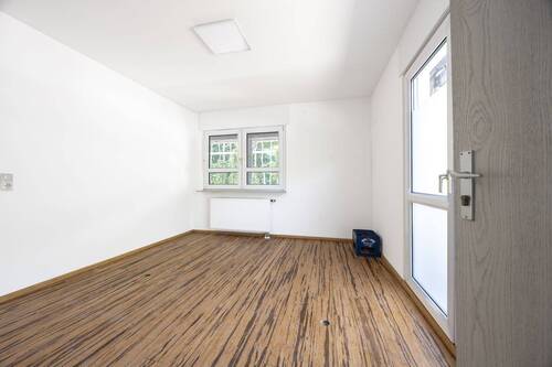 Helles Arbeits- oder Kinderzimmer - 