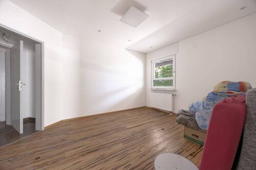 Zimmer mit viel Tageslicht - 
