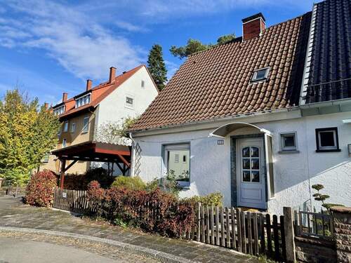 Ansicht - Kaiserslautern-Lämmchesberg - Kleines Einfamilienhaus mit Garten und Carport in gefragter Lage