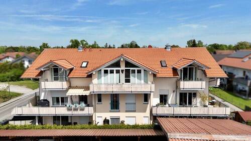 Blick zur Wohnung - Flexibler DG-Wohntraum: Große Einheit, leicht in 2 Wohnungen teilbar! Bad Aibling - Willing