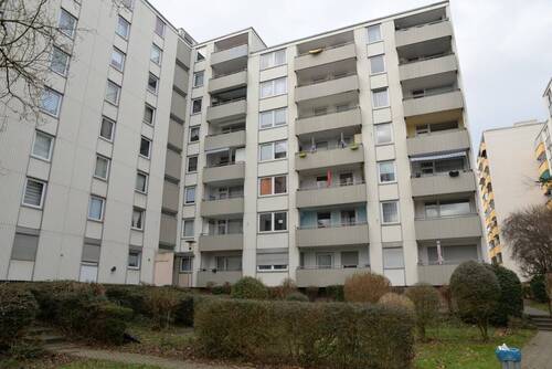Ausenansicht Hintereseite - Leer stand 4 Zimmer Wohnung in Porz-Zentrum