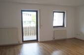 ... ins helle Wohnzimmer ... - Etagenwohnung mit 62,00 m² in Seubersdorf in der Oberpfalz zur Miete