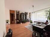 Wohnzimmer - Großzügige & helle 5-Zimmer-Wohnung mit Balkon