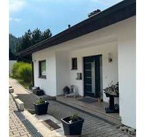 Großzügige Eigentumswohnung mit Hauscharakter, Garten, 2 Garagen und flexibler Wohnaufteilung - Gernsbach Lautenbach