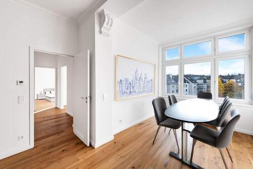 Wohnzimmer (virtuell möbliert) - 2 Zimmer Etagenwohnung zum Kaufen in Düsseldorf