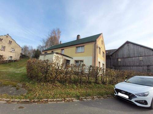 Vorderansicht von links - Ehem. Dreiseitenhof mit zusätzlichen Wiesen- und Garagengrundstücken in Schönwald