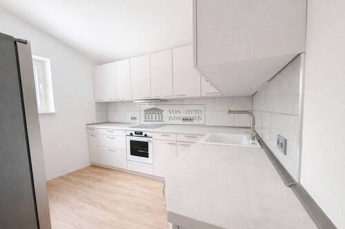 großzügige Küche - 5 Zimmer Mehrfamilienhaus, Wohnhaus in Hollenstedt