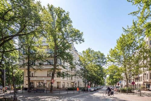 Impressionen vor dem Gebaude - 