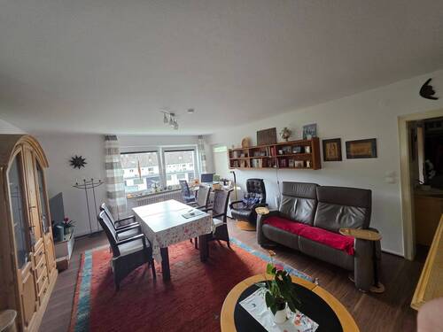 Wohnzimmer - Reserviert - Großzügig geschnittene Wohnung in Velbert Neviges