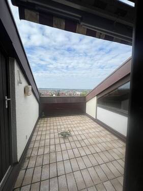 Dachloggia mit Abstellkammer - 