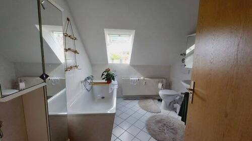 Bad mit Wanne - 