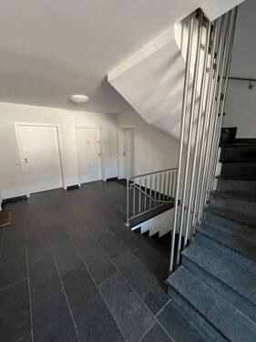Eingang Wohnung/ Tür Mitte - 