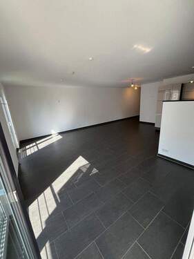 Blick vom Balkon in den Raum - 