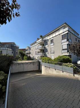 Einfahrt Tiefgarage - Etagenwohnung mit 100,00 m² in Heppenheim zum Kaufen