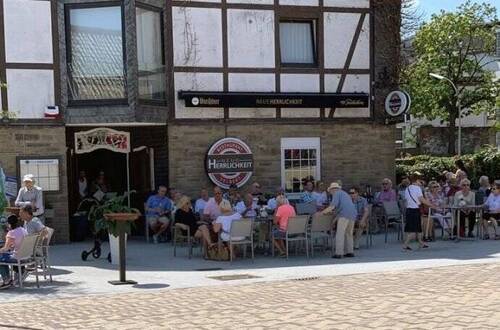 Aussenterrasse - RESERVIERT - Restaurant + Bar + Appartement am besten Platz in Velbert