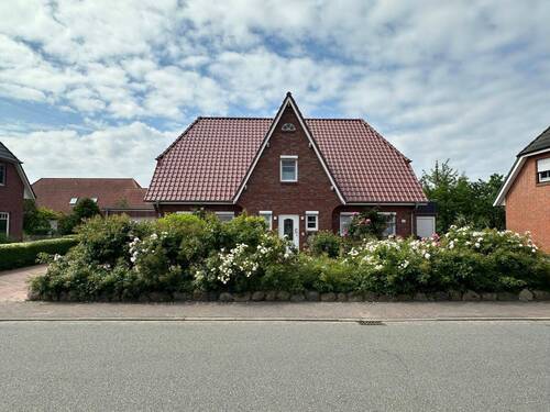 Frontansicht - 7 Zimmer Mehrfamilienhaus, Wohnhaus zum Kaufen in Büsum