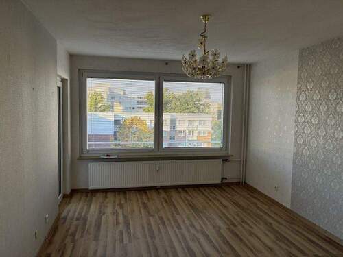 Wohnzimmer - 2 Zimmer Etagenwohnung in Laatzen