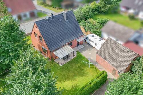 Luftbild - 5 Zimmer Einfamilienhaus zum Kaufen in Hohenlockstedt