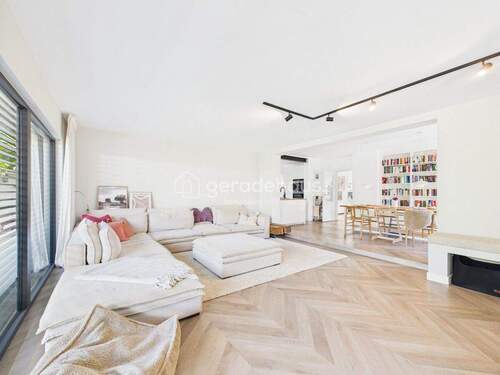 CAM03818G0-PR0061-STILL029 - 