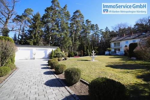 Titelbild - Exklusive Doppelhaushälfte mit gepflegtem Garten und Schwimmteich